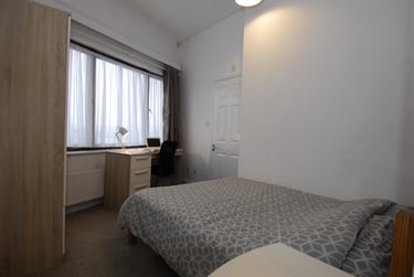 5 bed house, 2 Caprera Place, North Hill, Plymouth, PL46AG - Image 3